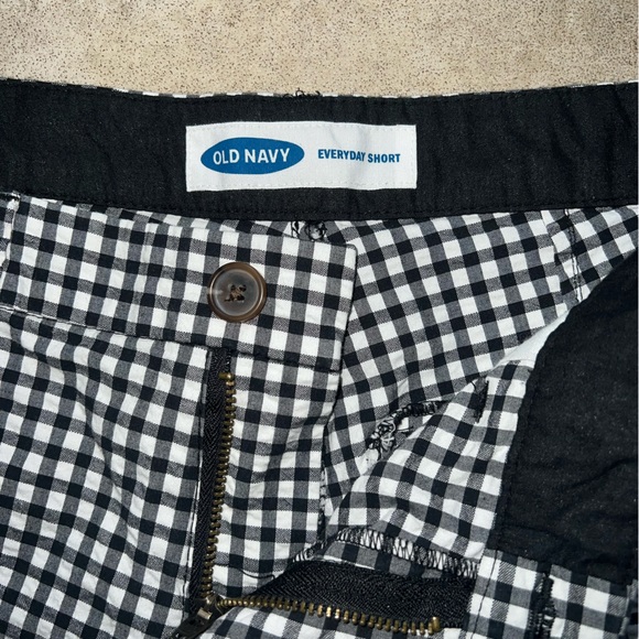 Old navy everyday short in checkered - Picture 3 of 3